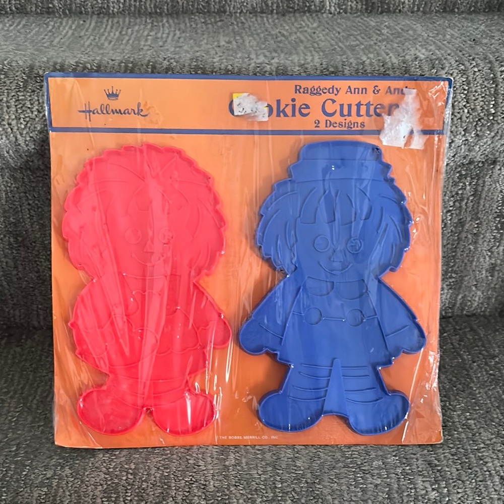 Hallmark Red and Blue Raggedy Ann & Andy cookie cutters